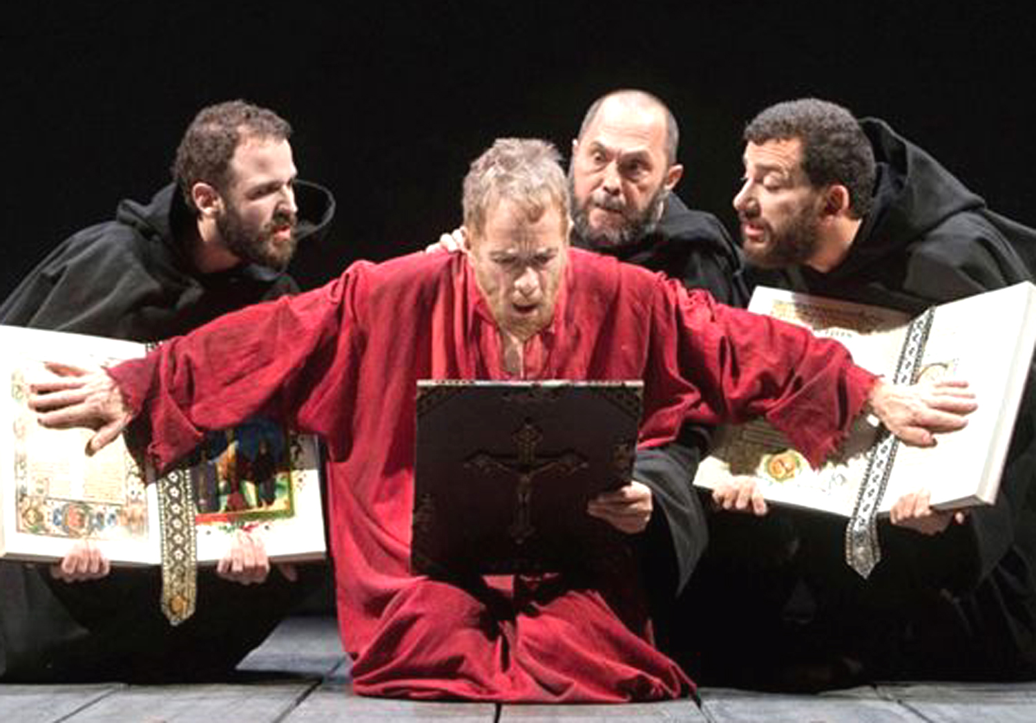 Galileo kolossal. A Firenze Lavia porta in scena il capolavoro di Brecht