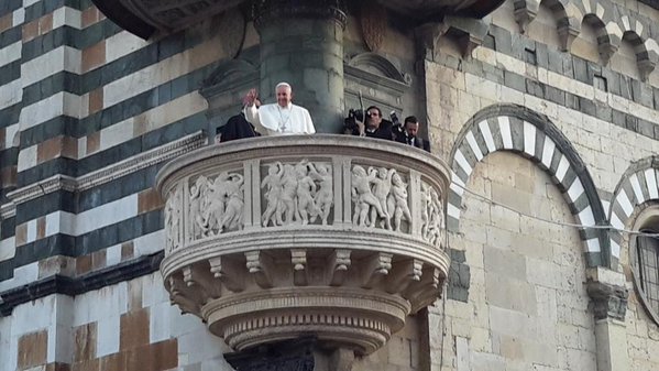 Bagno di folla. Il Papa a Firenze, elogio dell’umiltà citando don Camillo e Peppone