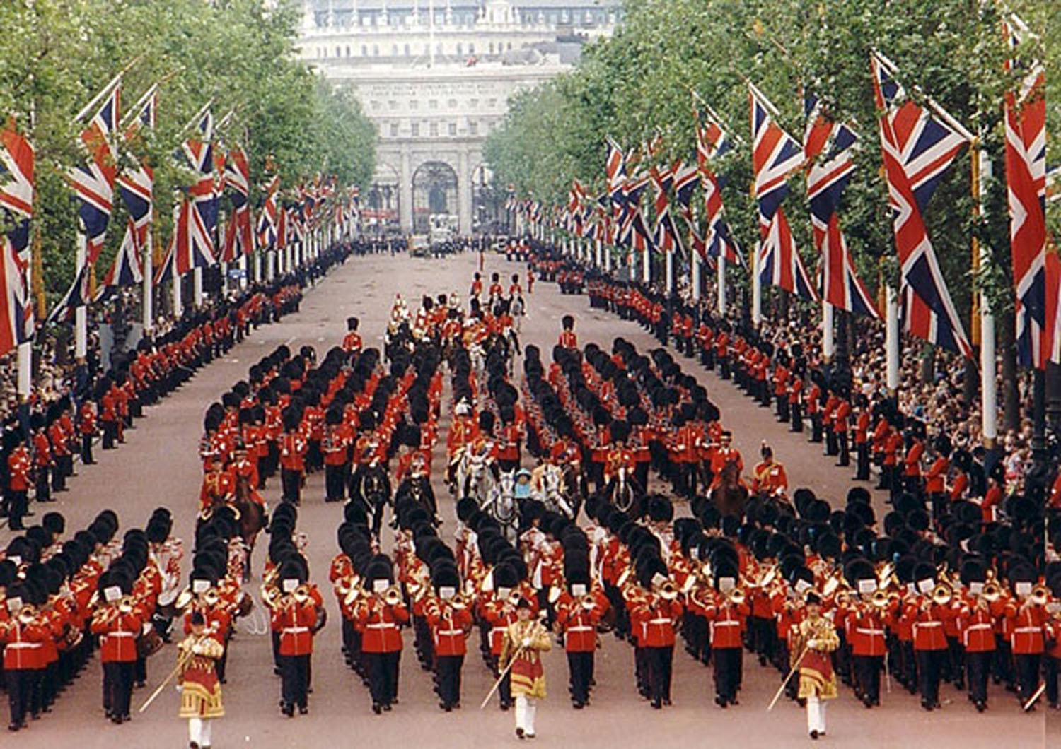 Invito a Corte. I Pro e contro di andare a Windsor. “Rispettosi sempre, sudditi mai”