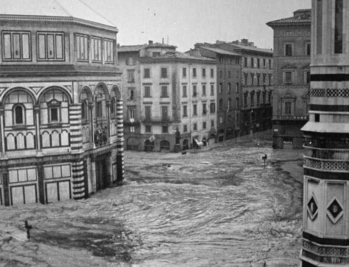50 anni dall’alluvione. Firenze, l’angelo del fango Betori: «Che bella la dignità di quei giorni»