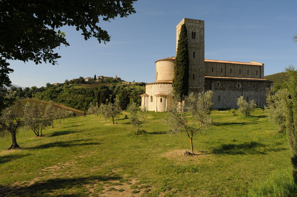 Arrivederci Abbazia. Sant’Antimo, i frati tornano in Francia. Il priore: «Chi verrà sappia comprendere questo luogo»