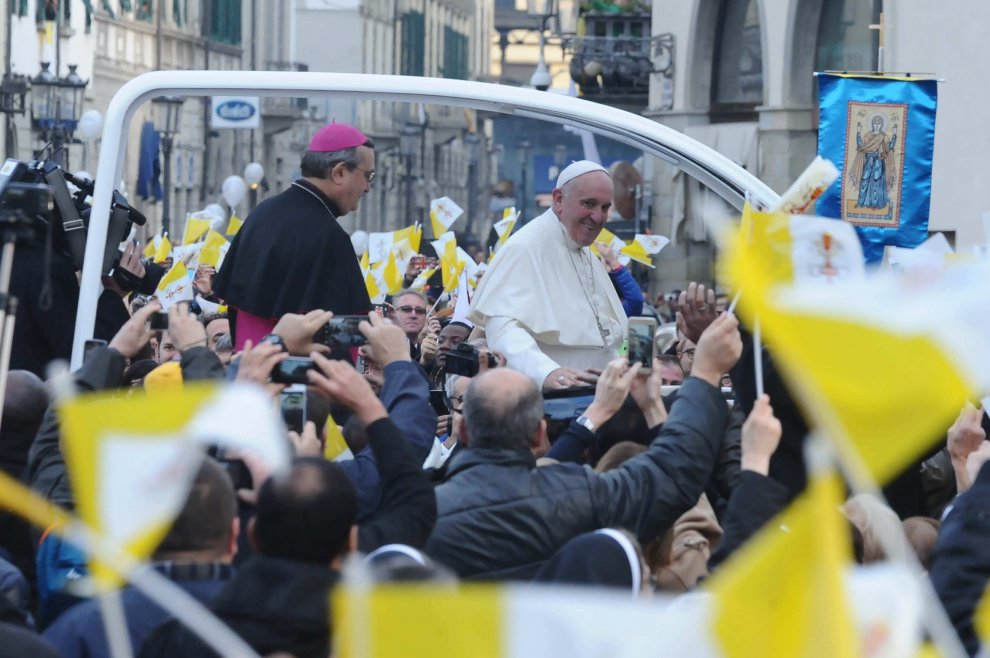 Il giorno dopo. La visita di Papa Francesco fa storia, gioia e commozione a Firenze e Prato