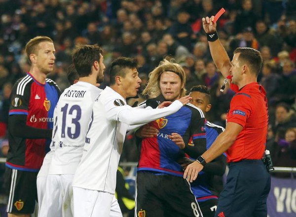 Pari beffa. Bernardeschi non basta, rosso a Roncaglia e qualificazione viola rimandata
