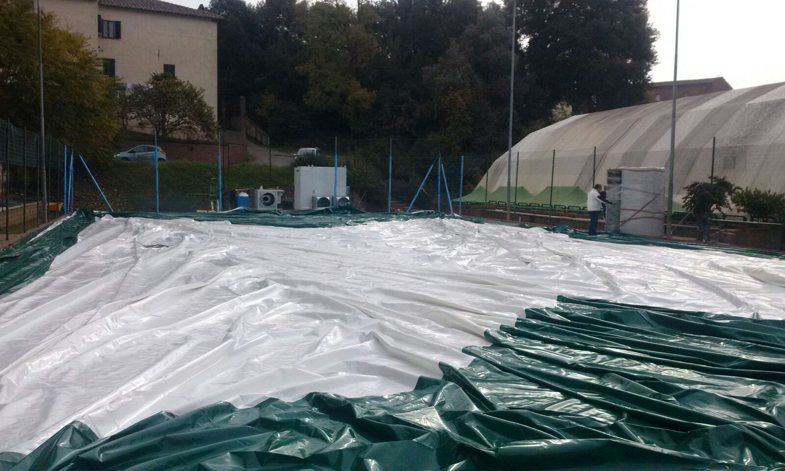 Nuovo campo da tennis con copertura pressostatica