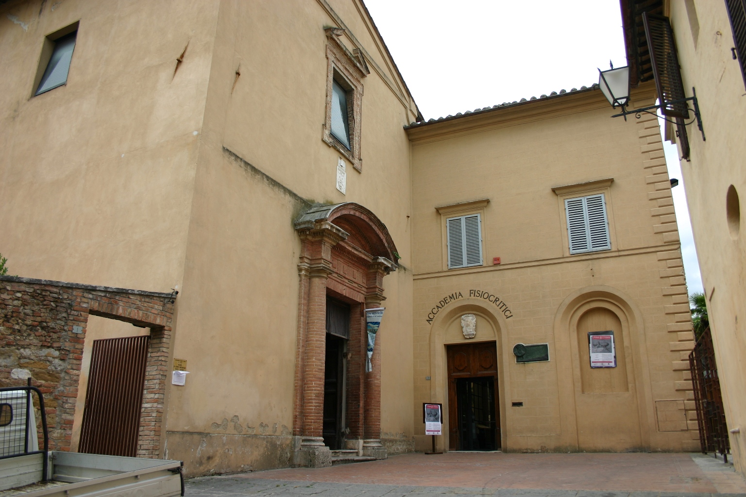 Cultura e scienza. Passeggiata d’autore alla scoperta delle Accademie senesi tra genio e bizzarria