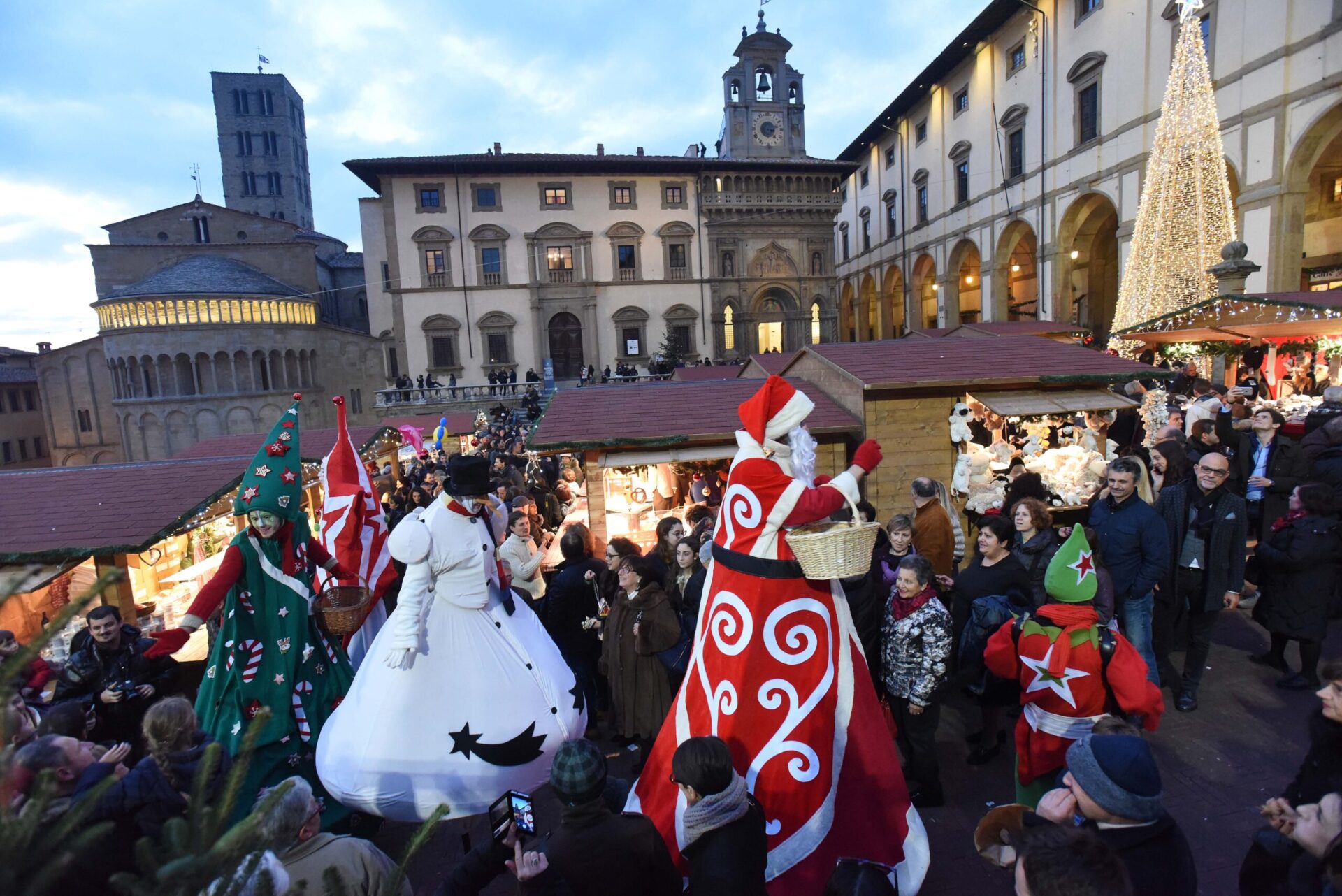 Ultimi giorni per visitare il villaggio tirolese in Piazza Grande ad Arezzo