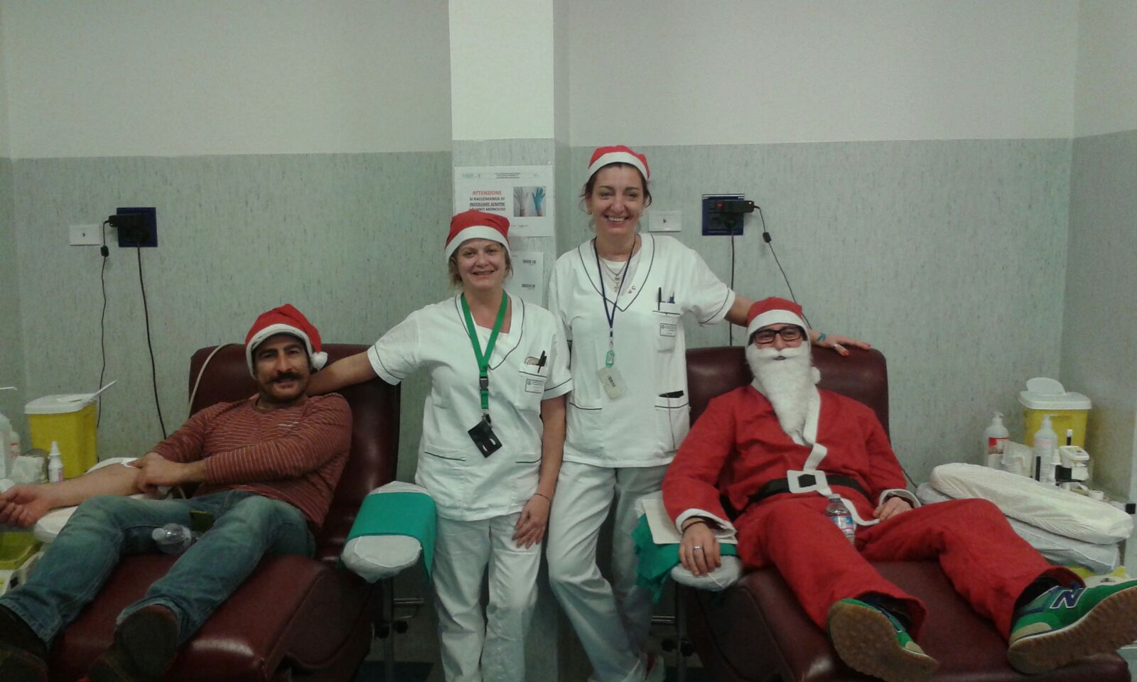 Regali di valore. Babbi Natale portano in dono il proprio sangue per gli altri all’ospedale di Siena