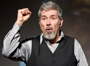 “Chi è di scena”, al via la stagione teatrale con Alessandro Benvenuti sul palco del Pinsuti
