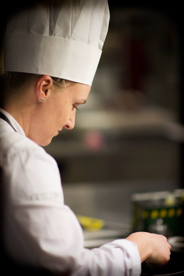 Il segreto in cucina. La gastronomia si fonda sul lavoro di miliardi di donne