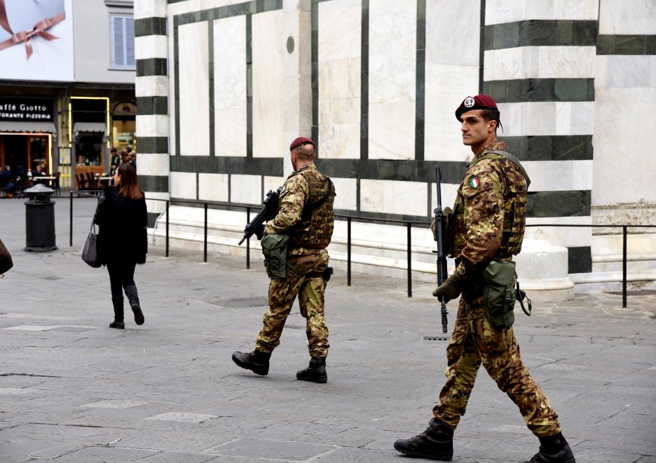 Militari in città. Il caso Firenze, Manzione: «Sono indispensabili per la sicurezza»