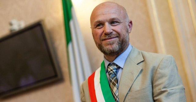 Rifiuti no problem. Livorno, il sindaco Nogarin: «Questione risolta, ora reddito di cittadinanza»