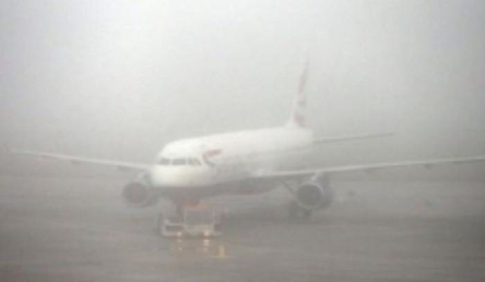 Tutti a terra. Aeroporto di Firenze paralizzato dalla nebbia, cancellati quasi tutti i voli