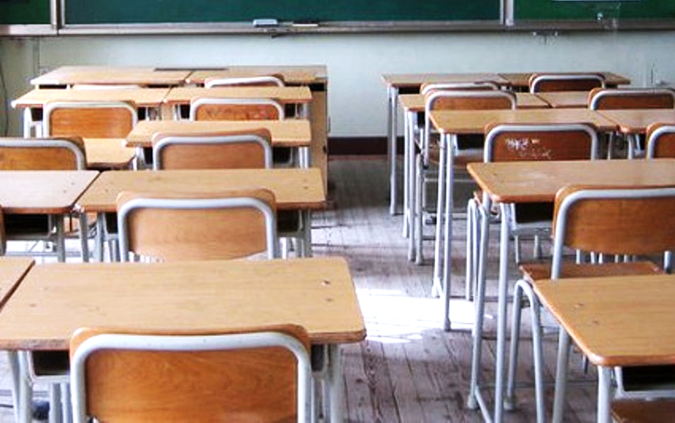 Lavori alla scuola primaria San Lino. Dibattito in Consiglio e dubbi dei genitori, «Non si potevano fare in estate?»