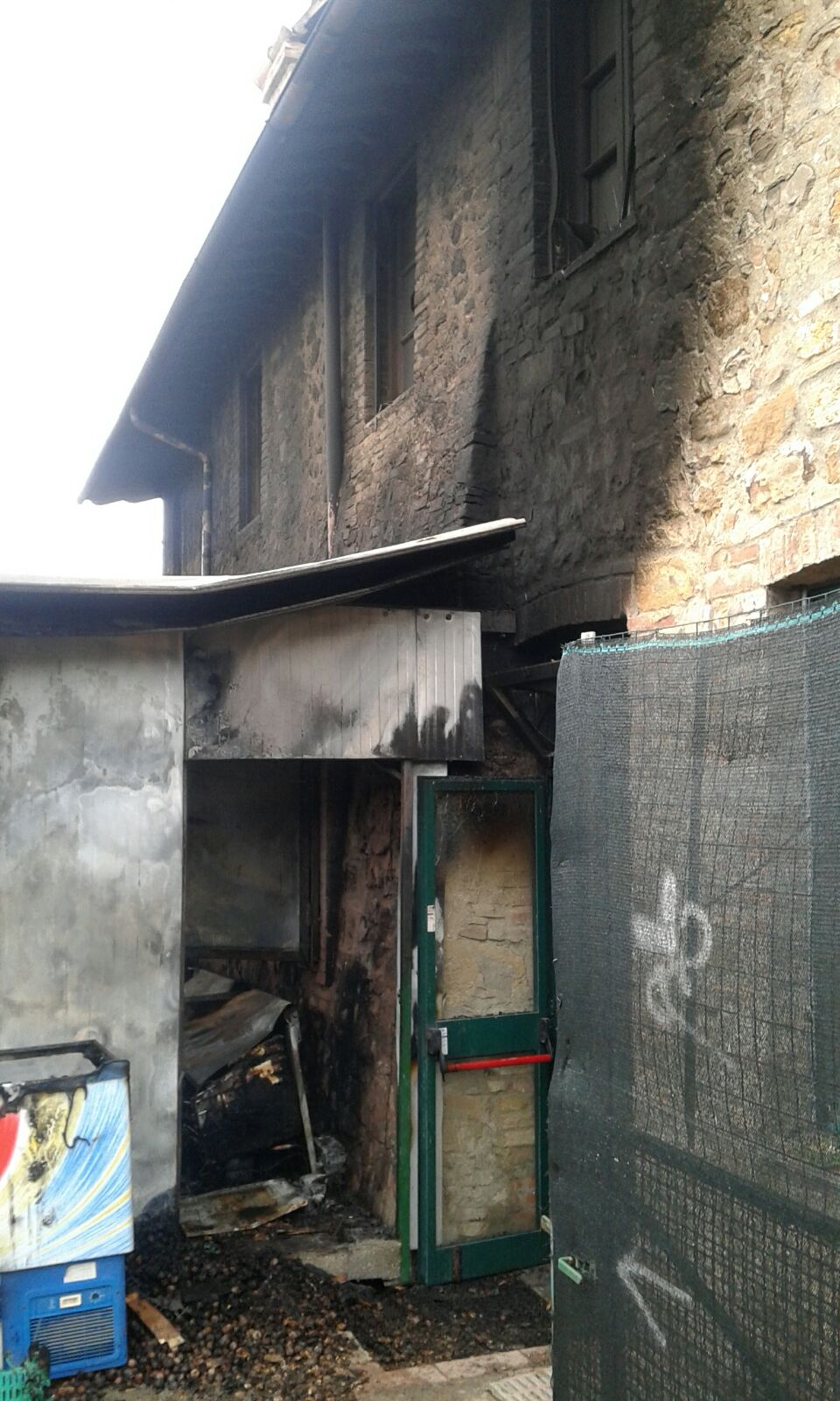 In fiamme. Incendio a San Quirico d’Orcia, a fuoco magazzino di un ristorante