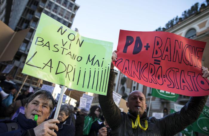 La protesta. Vittime del salva-banche in presidio davanti alla Consob, «Avanti fino al rimborso integrale»