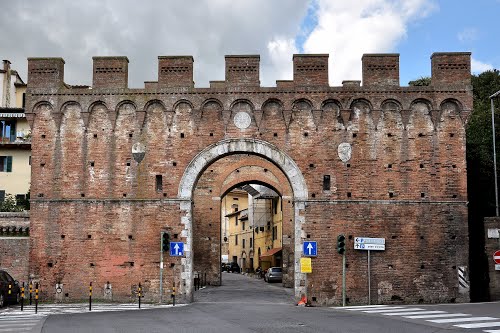Antiche mura e nuove visioni. Per riscoprire i valori civici che resero capitali le nostre città