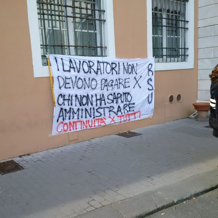 Il malcontento. Dipendenti Aamps protestano a Livorno, il sindaco annuncia che stabilizzerà i precari