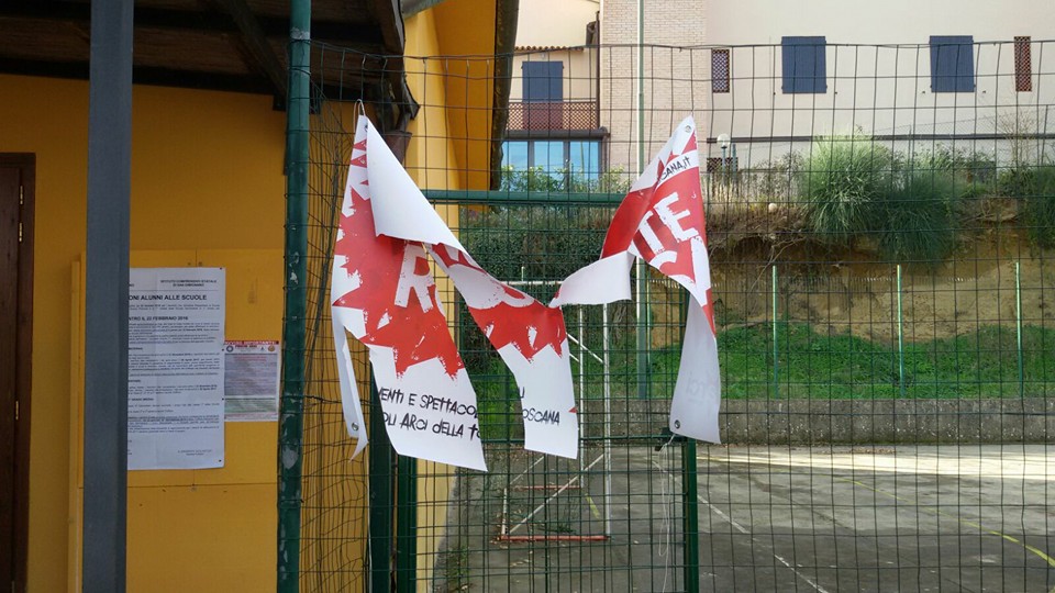 Lo sfregio. Cena per l’integrazione nel senese, atto vandalico al Circolo Arci