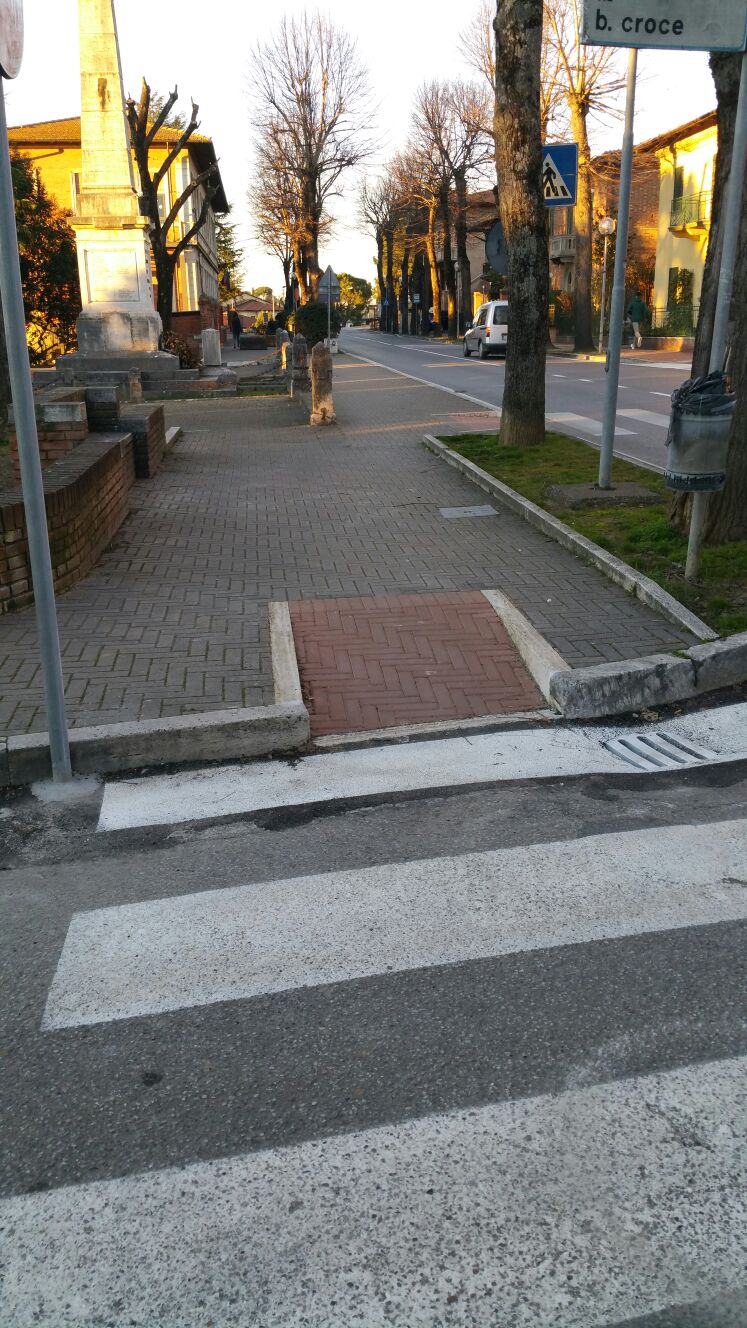 Parcheggio e rampe ai marciapiedi, interventi a Bettolle per l’accesso dei disabili