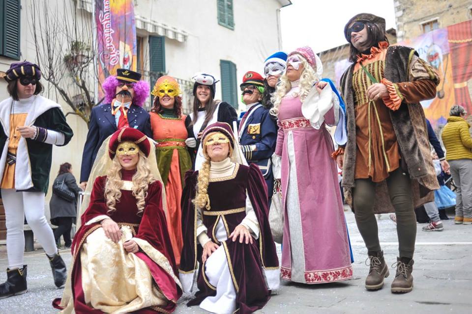 Carnevale in Toscana. Maschere e sfilate ad Asciano, Foiano e Follonica in attesa di Viareggio
