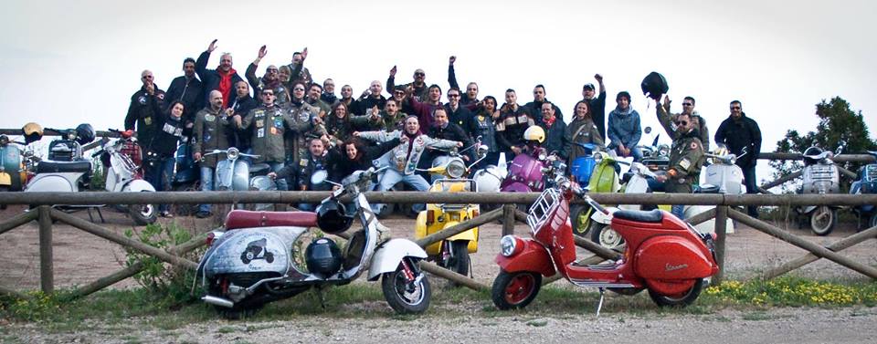 Vespe e Lambrette. Siena, l’Hotwheels Scooter Club alle urne lavorando al raduno 2016