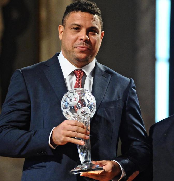 Calcio da Hall of Fame. Anche il ‘Fenomeno’ tifa Sousa e Fiorentina
