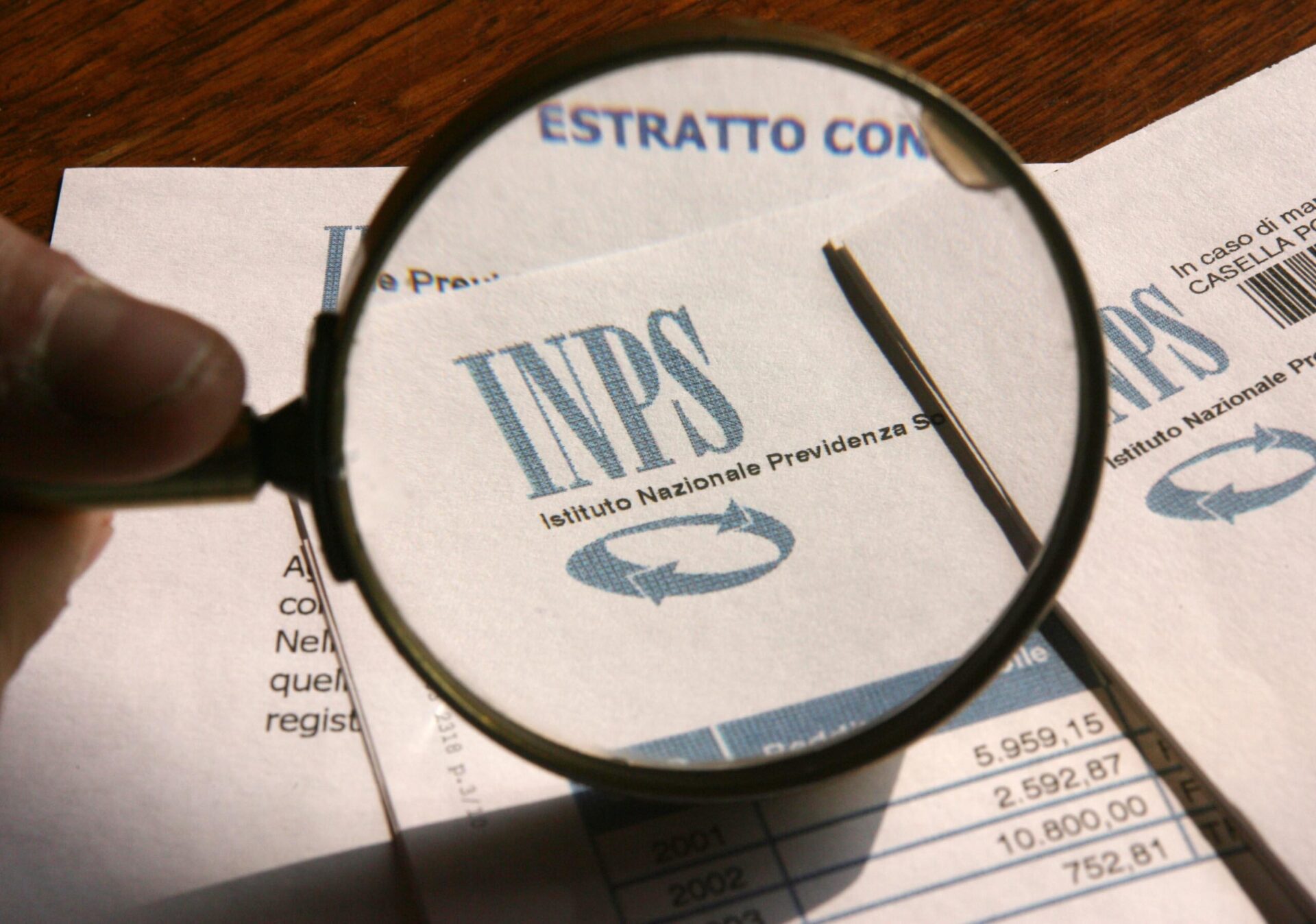 Truffa all’Inps. Raggiri con false assunzioni per l’indennità di disoccupazione, 76 indagati
