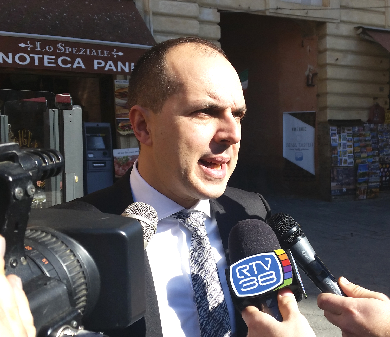 Siena chiama. Le storie di chi vive all’estero. Idee e business per la città