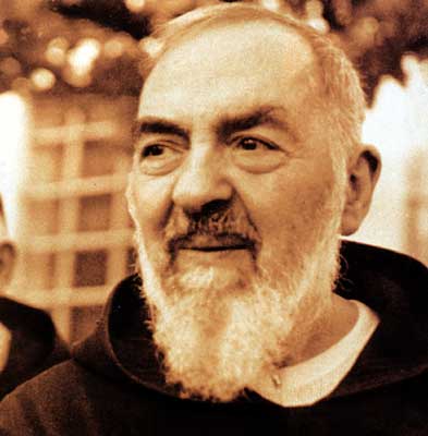 In preghiera. Le reliquie di Padre Pio in viaggio verso la Toscana, dal 6 all’8 maggio esposte a Firenze