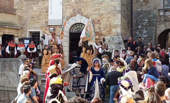 Serremaggio, viaggio al tempo del Medioevo. Il borgo si veste a festa per Ciambragina