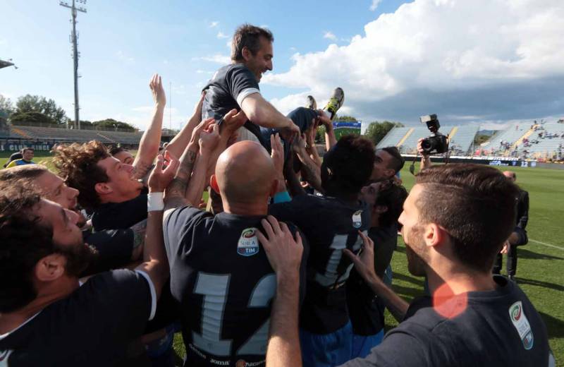 Empoli in festa. L’abbraccio dei tifosi a squadra e Giampaolo: «Resta con noi»