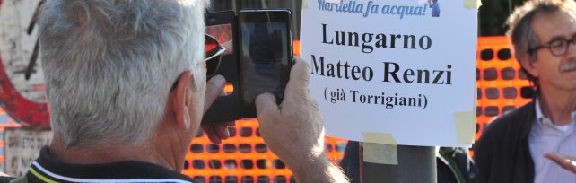 Rabbia e ironia. Voragine a Firenze, Lungarno Torrigiani intitolato a Renzi per protesta