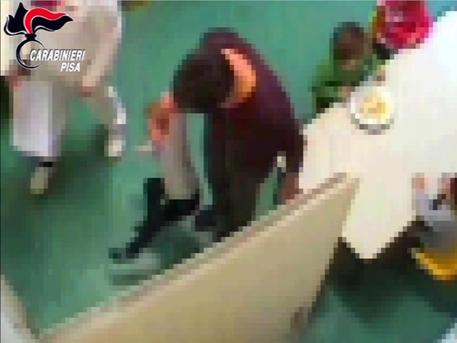 Presunti maltrattamenti. Pisa, il Comune licenzia 2 maestre indagate