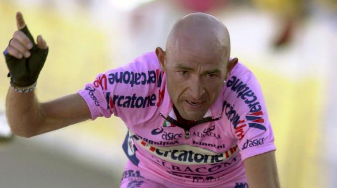 Taglio del nastro. Il ‘Muro del Pirata’, in Maremma un monumento per Marco Pantani