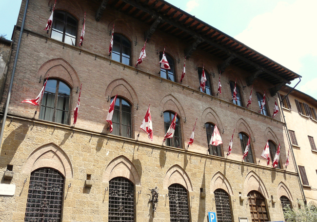 Apertura straordinaria. Volterra, antichi codici e preziose pergamene in mostra alla Biblioteca Guarnacci