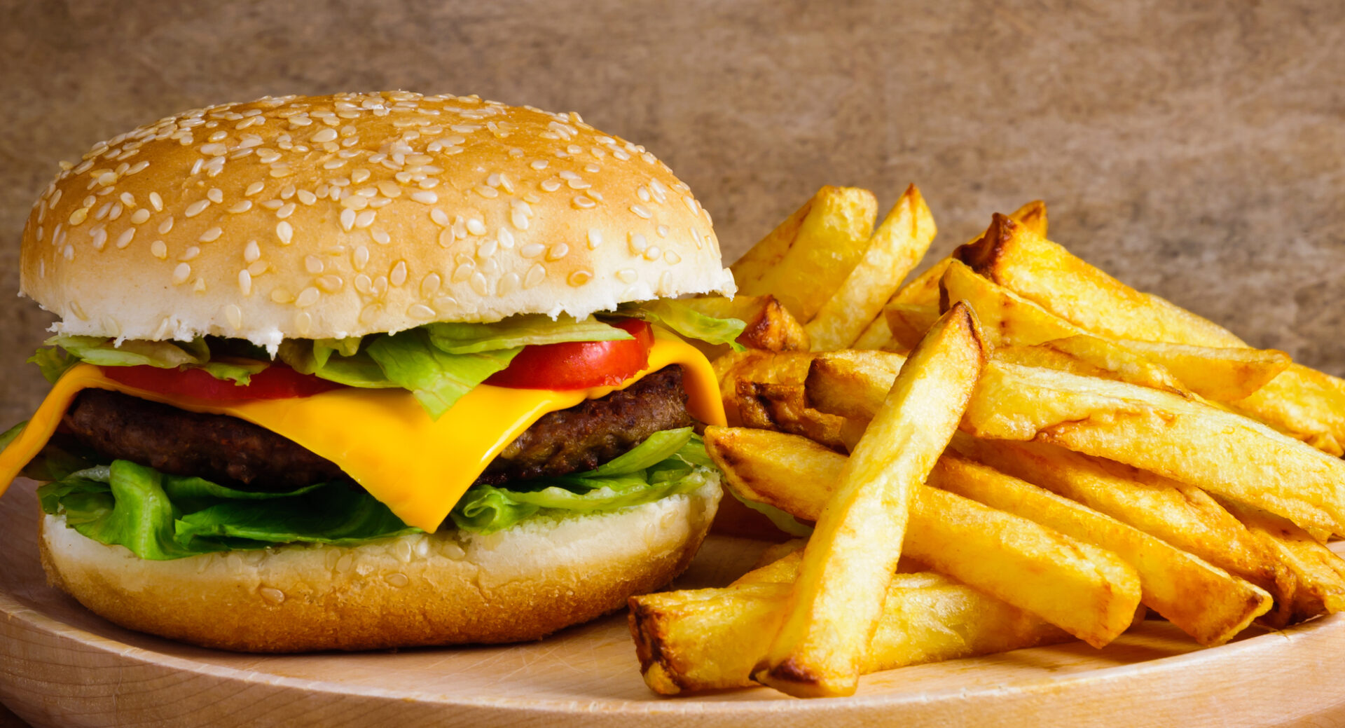 Il panino della discordia. Un fast food in Piazza Duomo a Firenze? Il sindaco: «Farò di tutto per non farlo aprire»