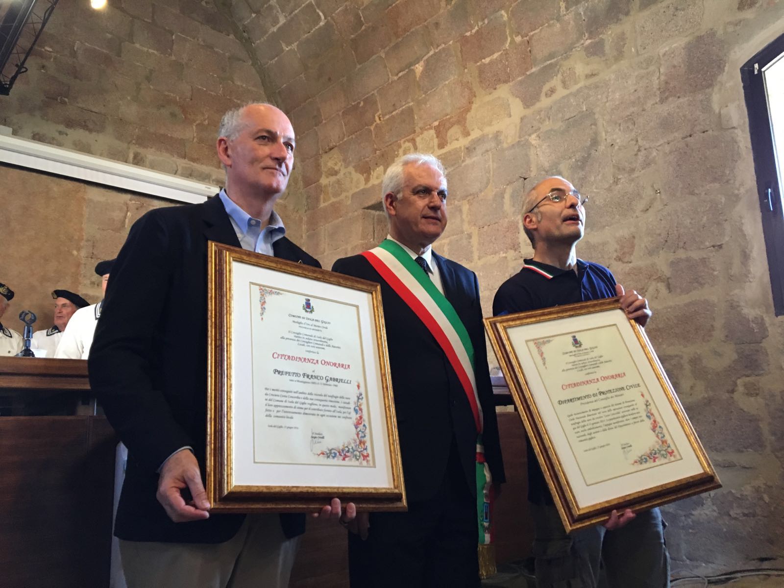 A Franco Gabrielli e Protezione Civile la cittadinanza onoraria dell’Isola del Giglio