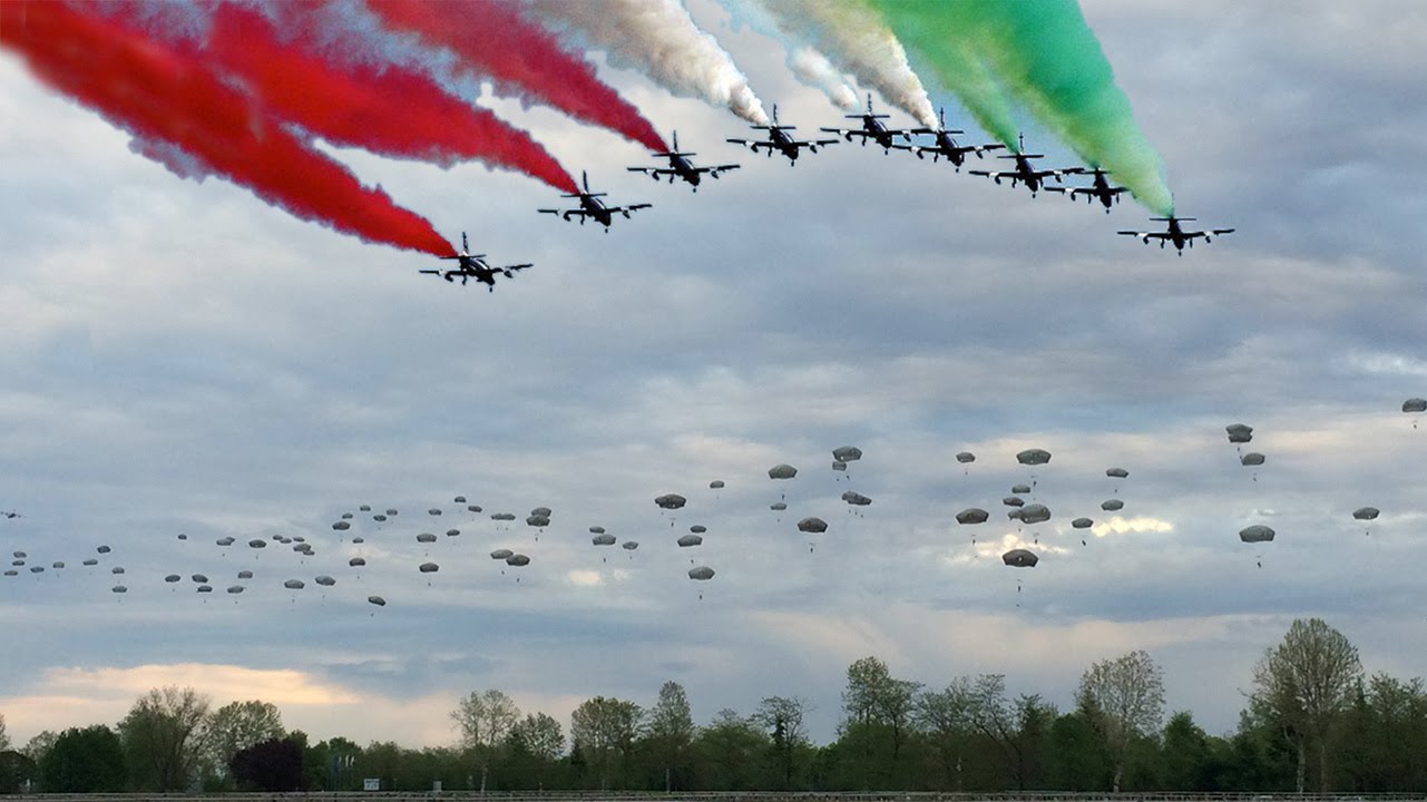 Atterraggio con emergenza. Parà piomba su bagnante, feriti entrambi