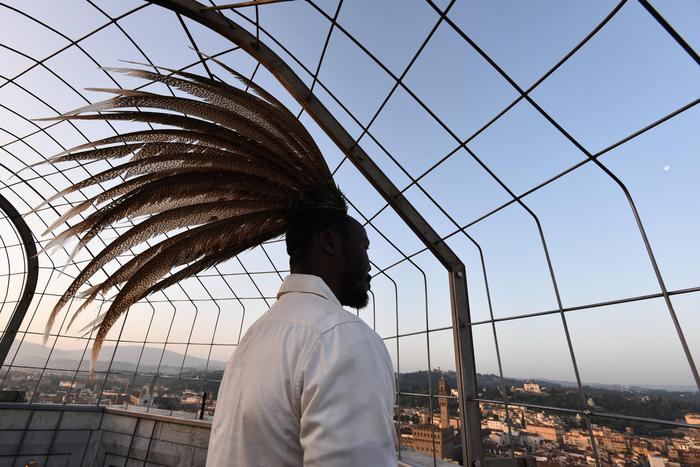 Dante sul Campanile. Migranti, detenuti e rifugiati recitano la Divina Commedia e l’umanità dolente