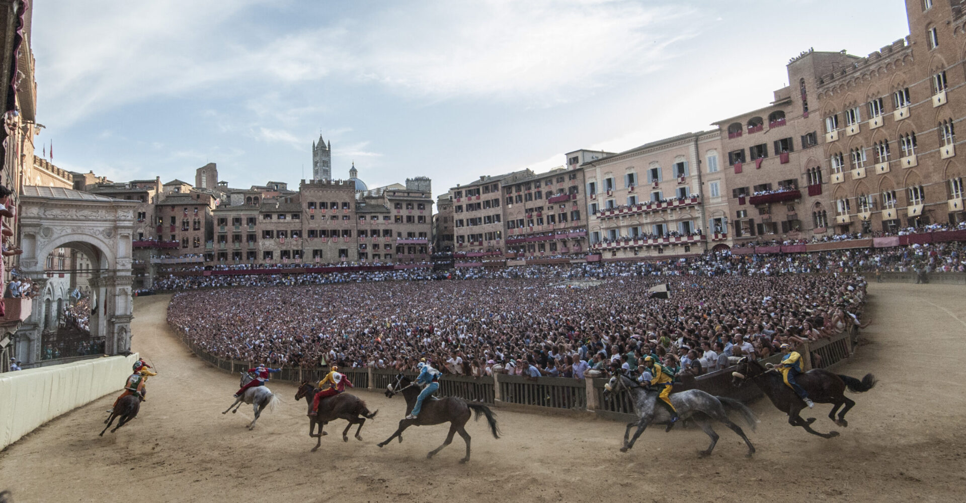 E’ il Palio delle assenze. Ma sul Campo di Siena sarà battaglia