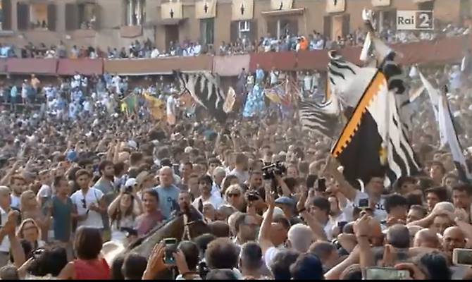 All’ultimo respiro. Palio, vittoria di rimonta per la Lupa. Successo atteso 27 anni