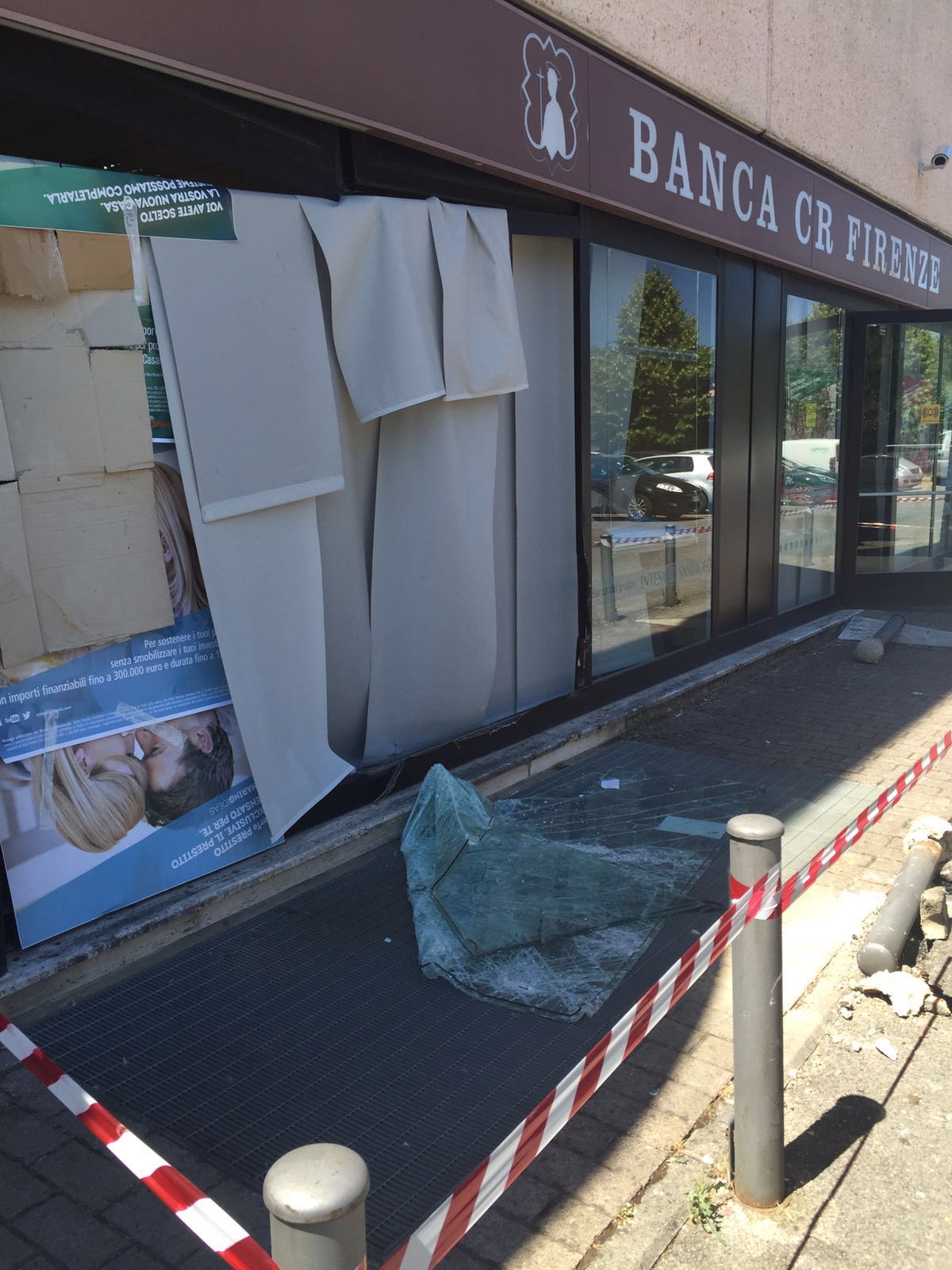 Via il bancomat. Furto con carroattrezzi a Siena, ladri in fuga