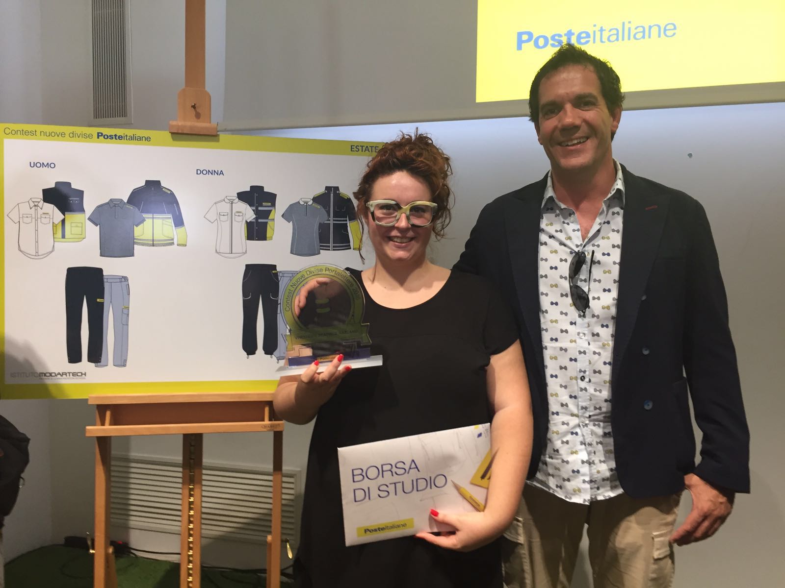 I portalettere vestiranno toscano. Studentessa fiorentina vince contest per nuove divise di Poste Italiane