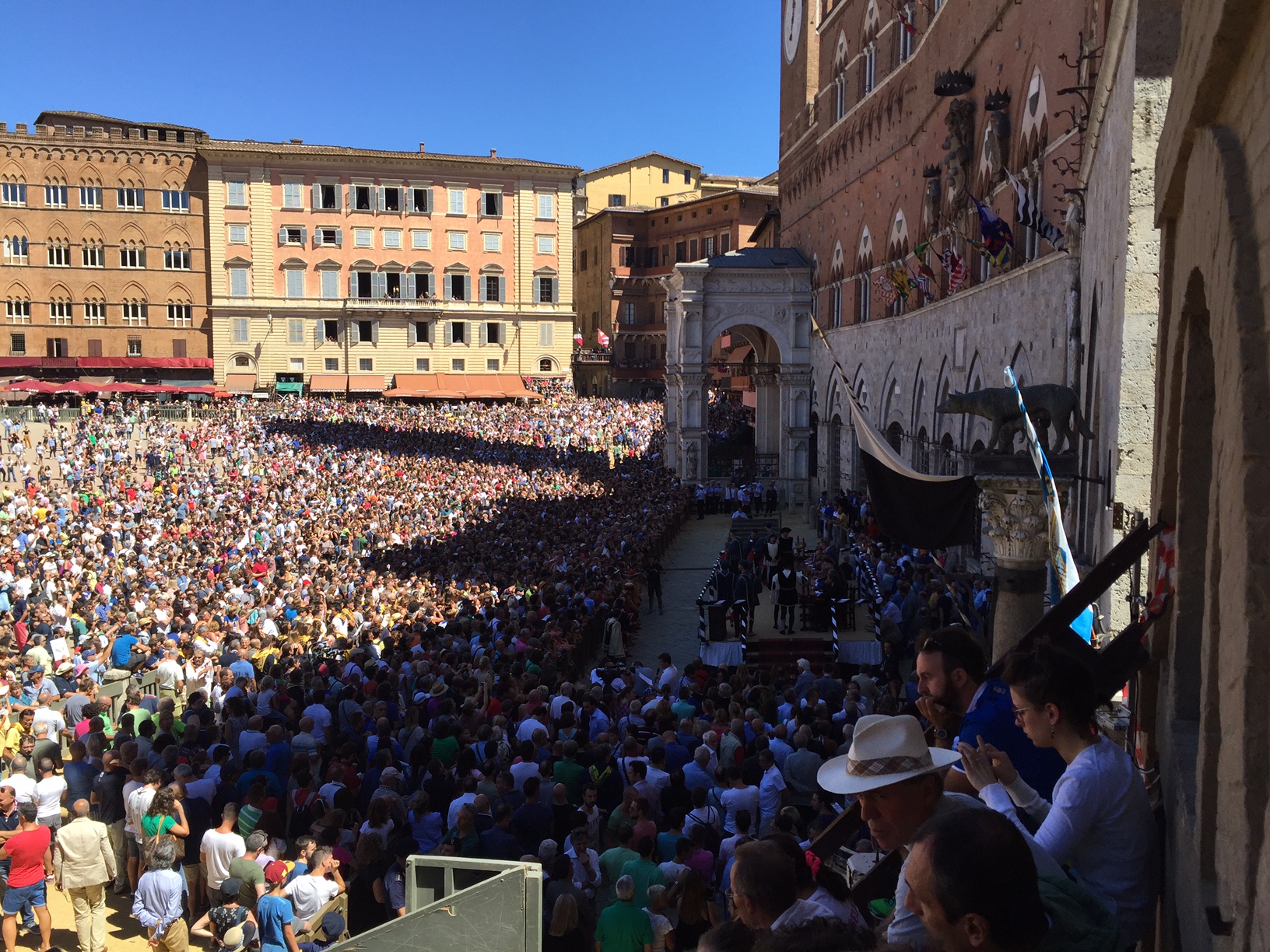 Palio, si fa sul serio. Assegnati i cavalli alle contrade. Esultano Lupa, Aquila e Drago
