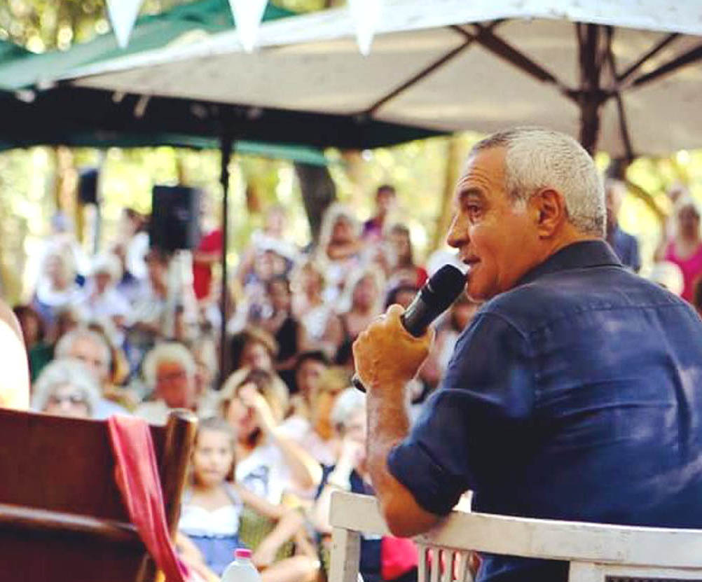 Sorrisi e vita. Panariello e il suo rapporto d’amore con i cani