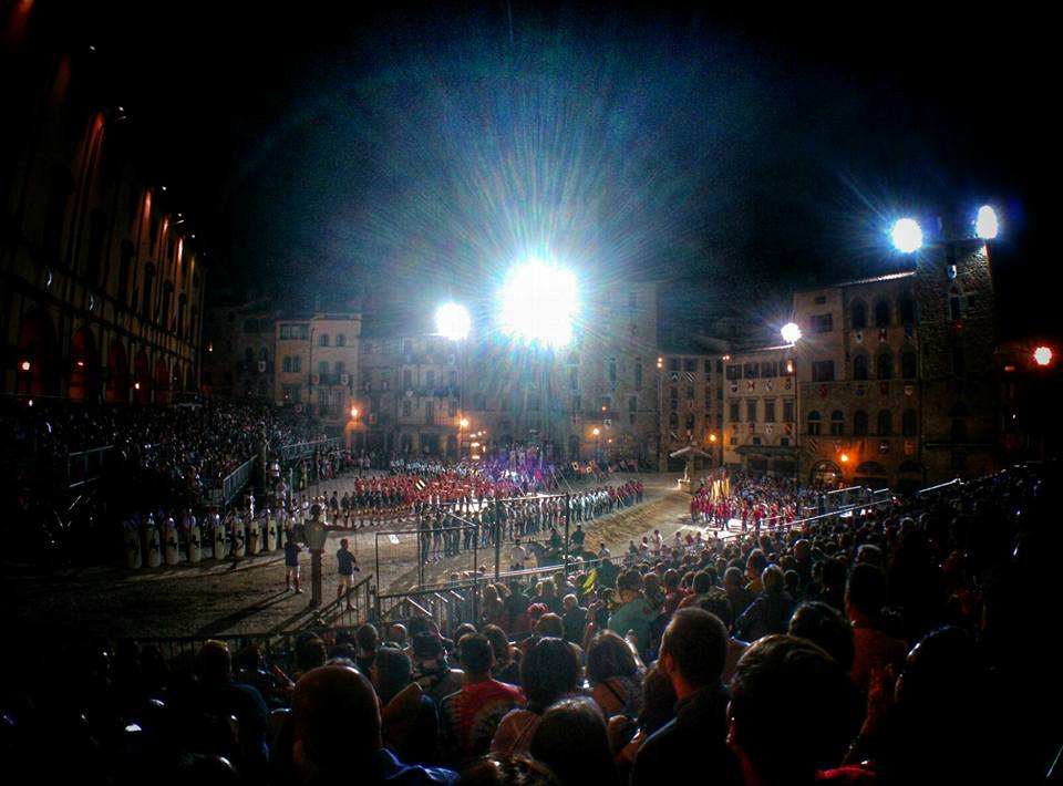 Saracino straordinario. Provaccia a Porta del Foro. Arezzo e Giostra, idea di devolvere incasso ai terremotati