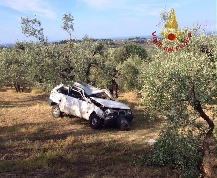 Salvo dopo l’incidente. Cade con l’auto nel dirupo, trovato dopo ore