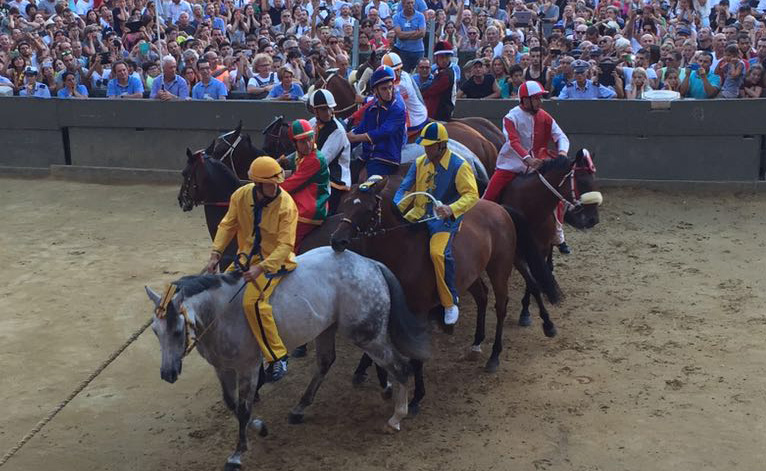 Palio elaborato. Segnali d’agitazione alla mossa, quarta prova alla Giraffa