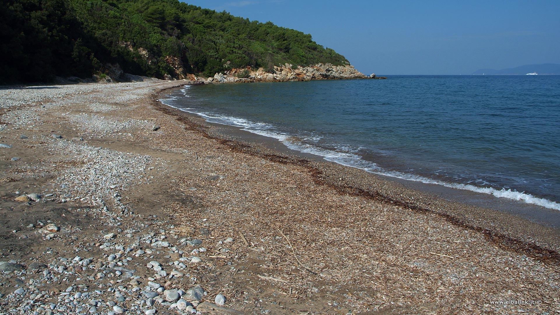 Guardiani del mare. Elba, detenuti aiutano ambientalisti a pulire le spiagge