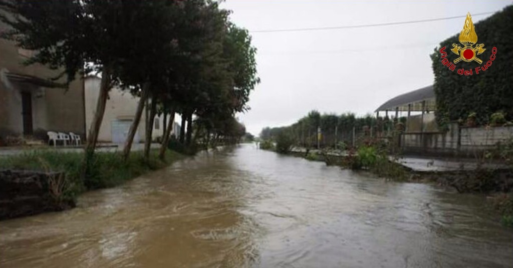 Nella morsa del maltempo. Allagamenti a Pistoia e Prato, interventi dei Vigili del Fuoco